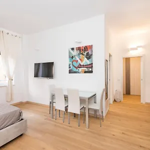 https://magnoliaapartments-2a-s-m-valle-duomo.italymilanhotels.net